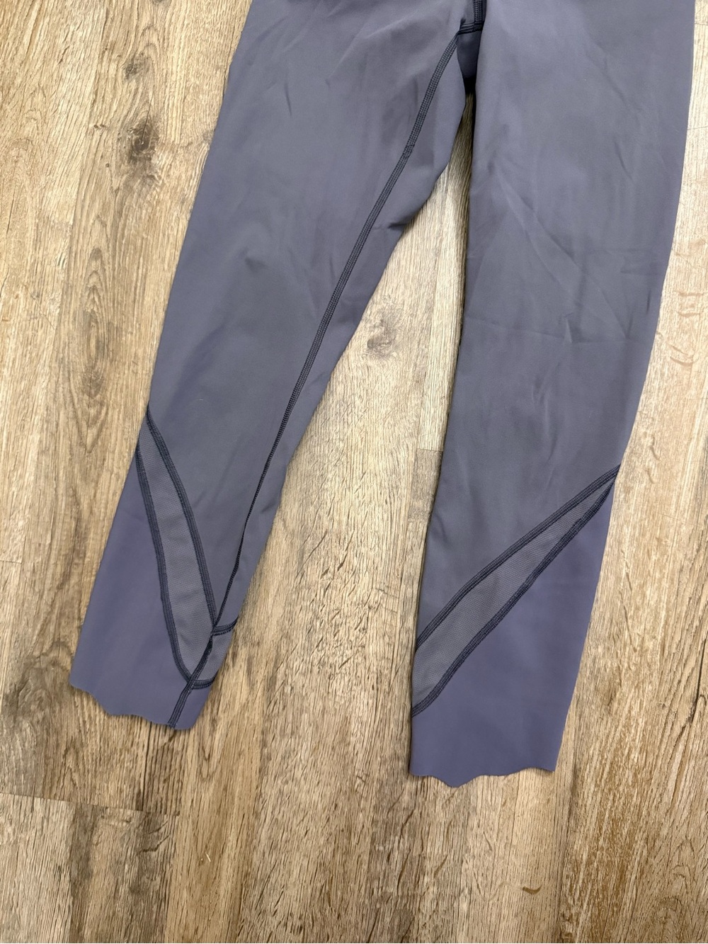Lululemon • Wunder Under Crop II Roll Down Scallop Luxtreme Leggings - Picture 5 of 14
